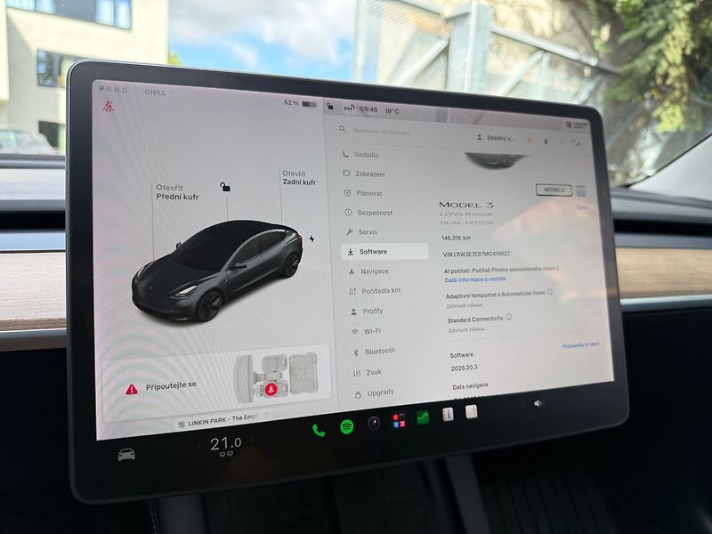 Tesla Model 3 Long Range AWD - fotka 26 z 41