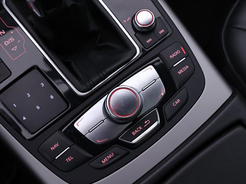 Audi A6 Allroad 3,0 TDI 230kW 4x4 Tažné - fotka 22 z 33