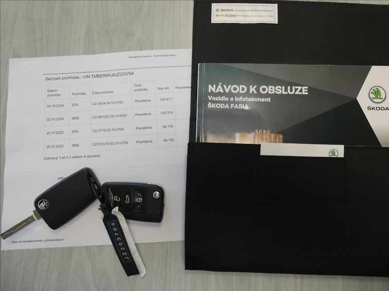 Škoda Fabia 1,0 TSI 81kW Ambition,2 x kola - fotka 37 z 38