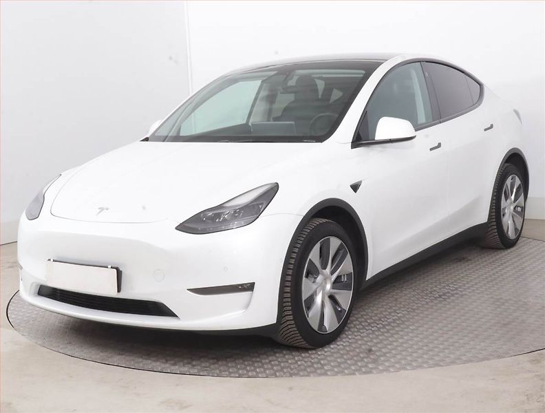 Tesla Model Y (2022) Long Range AWD 79kWh, SoH 89% - fotka 2 z 23