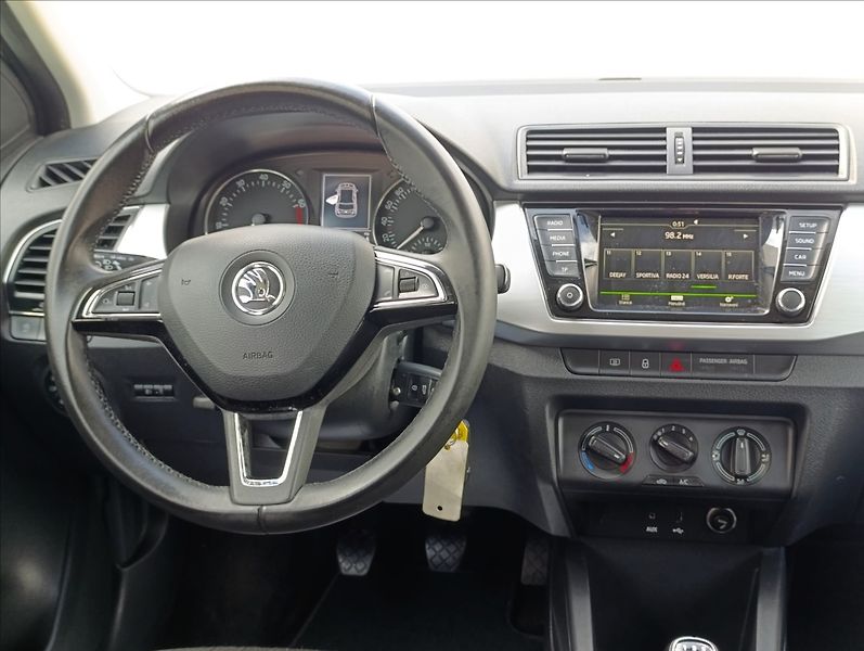 Škoda Fabia 1,0 MPi Klimatizace Tempomat - fotka 16 z 32