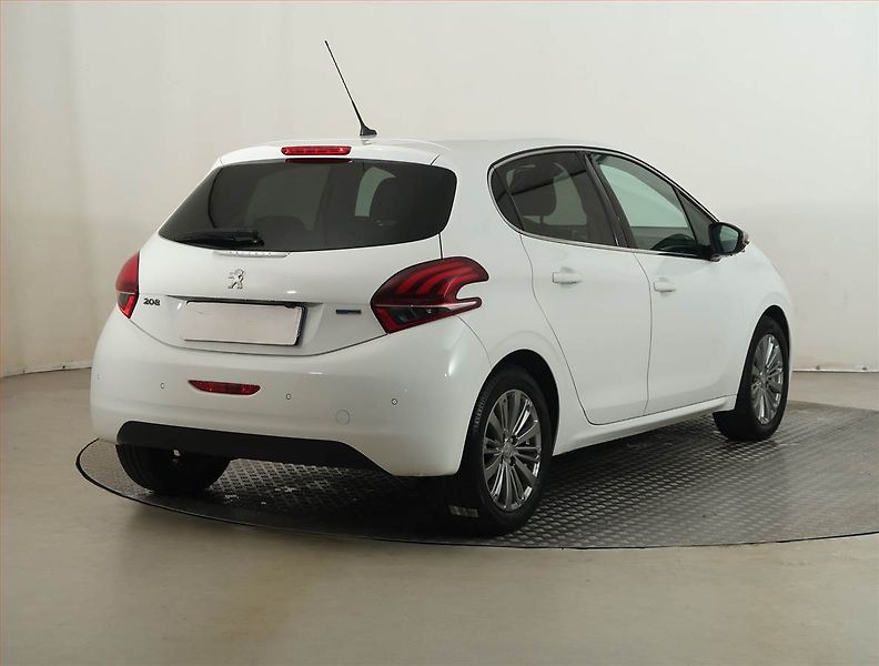 Peugeot 208 (2017) Allure 1.2 PureTech - fotka 5 z 15