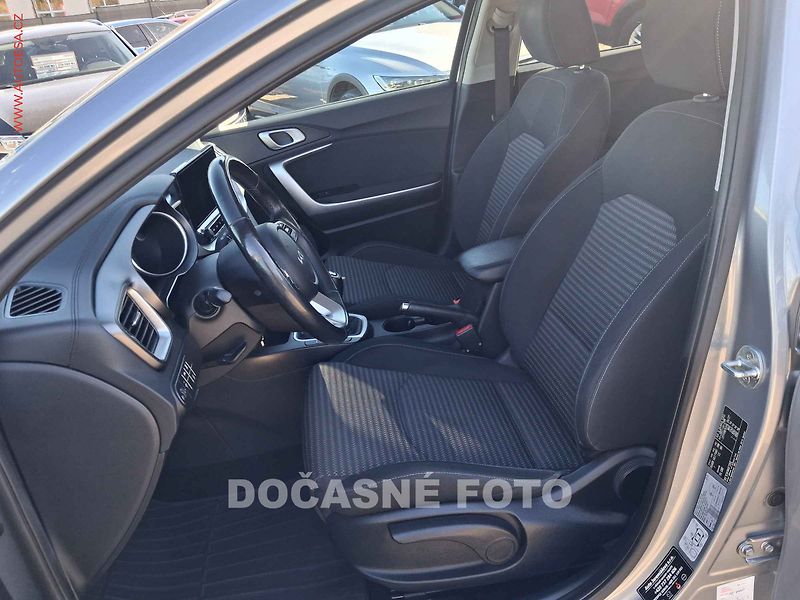 Kia Ceed (2022) 1.5 TGDi, 1.maj,ČR, TOP - fotka 9 z 18