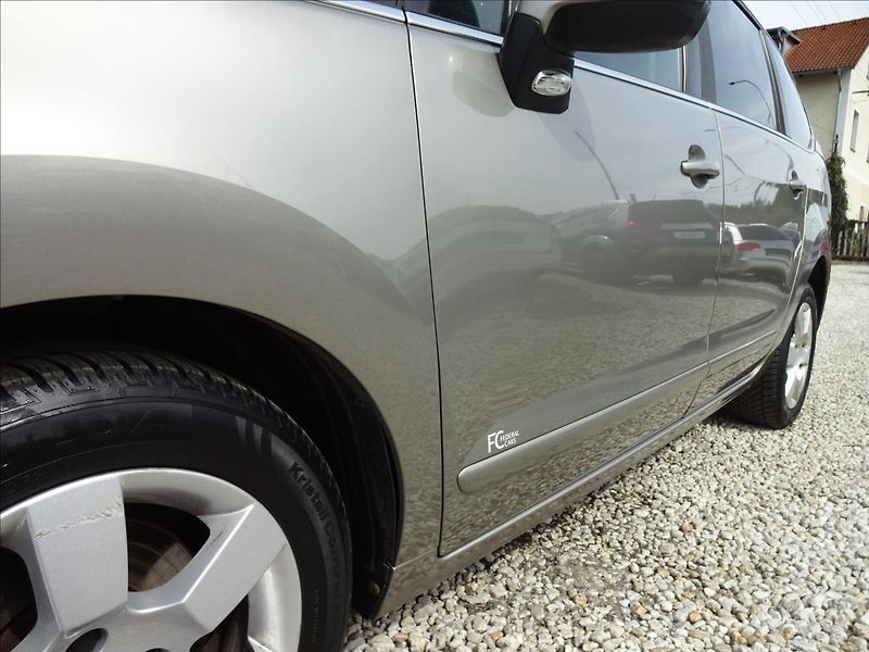 Peugeot 5008 1.6THP 115 kW - fotka 13 z 44