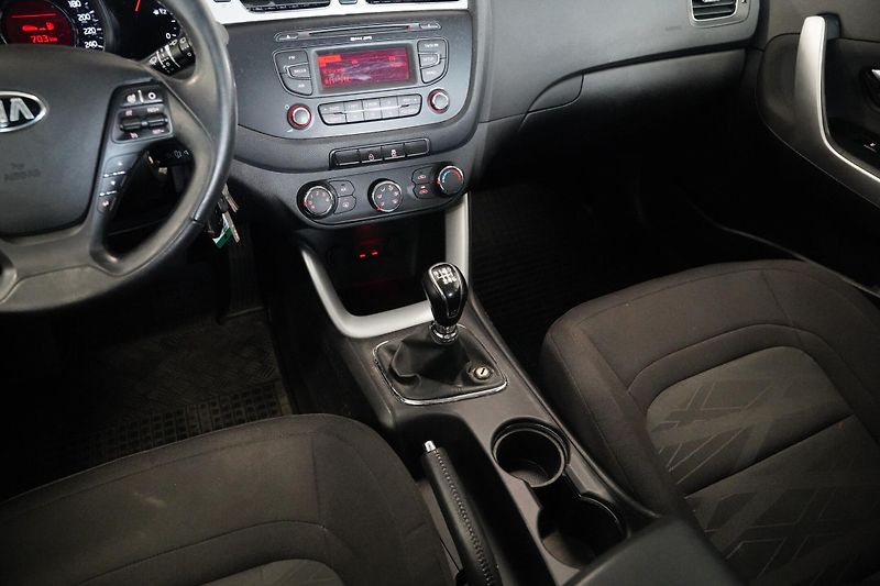 Kia Ceed - fotka 19 z 22