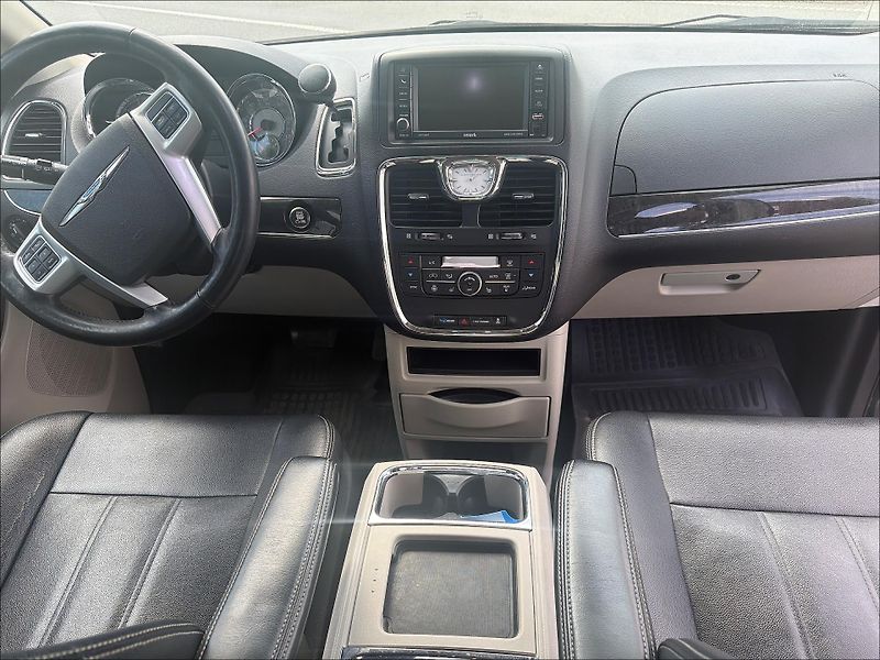 Chrysler Town & Country (2016) 3,6 Limited DVD 2016 - fotka 12 z 20