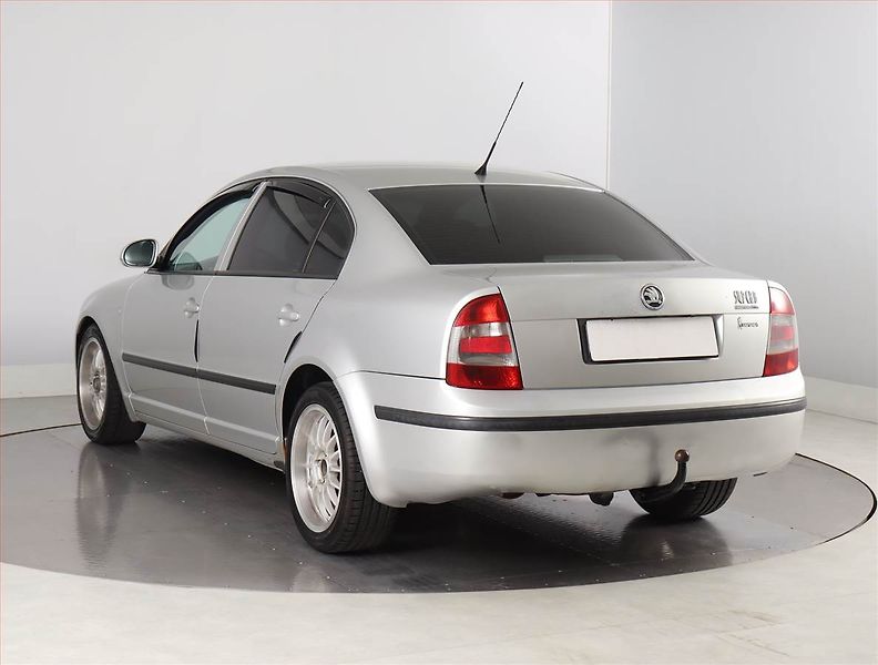 Škoda Superb (2007) Elegance 1.9 TDI, Serv.kniha - fotka 4 z 12