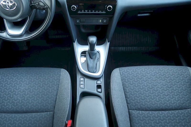 Toyota Yaris Cross (2023) Comfort Tech 1,5 Hybrid e-CVT - fotka 11 z 38