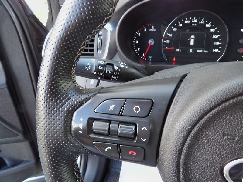 Kia Sorento 2.2CRDi Comfort Tažné ČR DPH - fotka 15 z 31