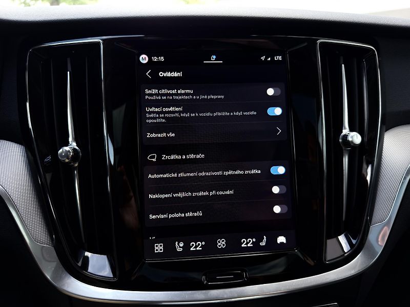 Volvo V60 B4 FWD // PLUS DARK + kola - fotka 41 z 54