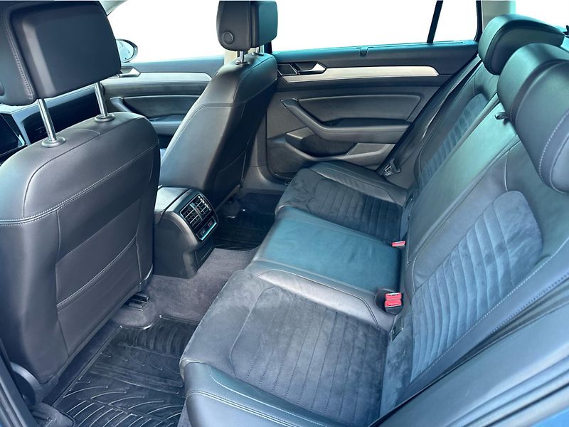Volkswagen Passat 2,0 TDi 140kW HIGHLINE R-LINE - fotka 12 z 24