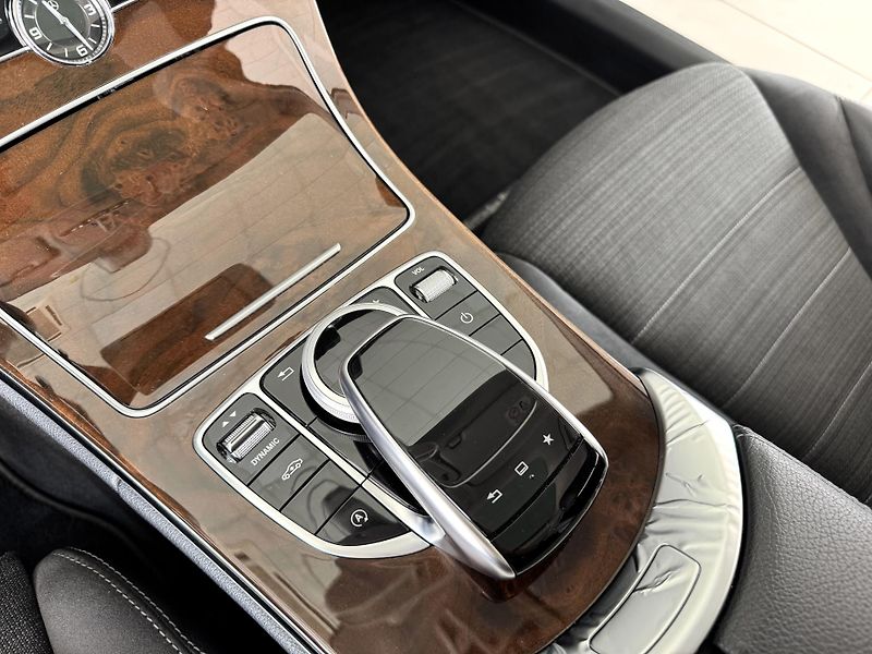 Mercedes-Benz Třídy C 250d 4Matic*Distronic*AirMatic - fotka 23 z 35