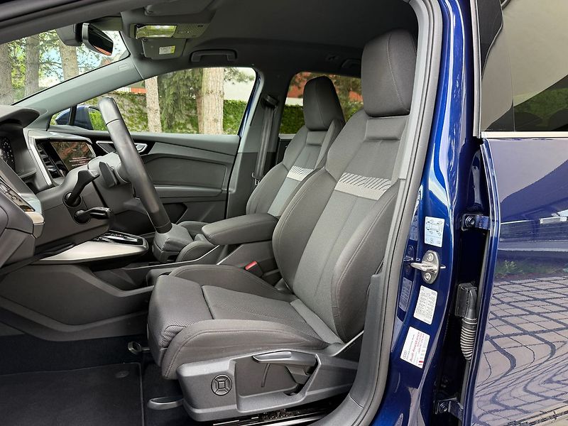 Audi Q4 e-tron 40 e-tron  REZERVACE - fotka 12 z 36