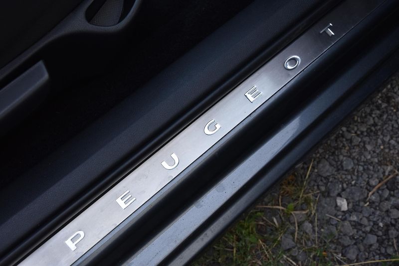 Peugeot 308 CC 1.6 HDi 6st,KLIMA,TEMP,ALU - fotka 36 z 41