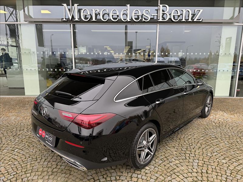 Mercedes-Benz CLA 200d Shooting Brake - fotka 21 z 31