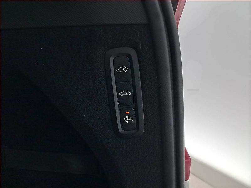 Volvo XC90 (2018) D5 AWD Polestar - fotka 17 z 26