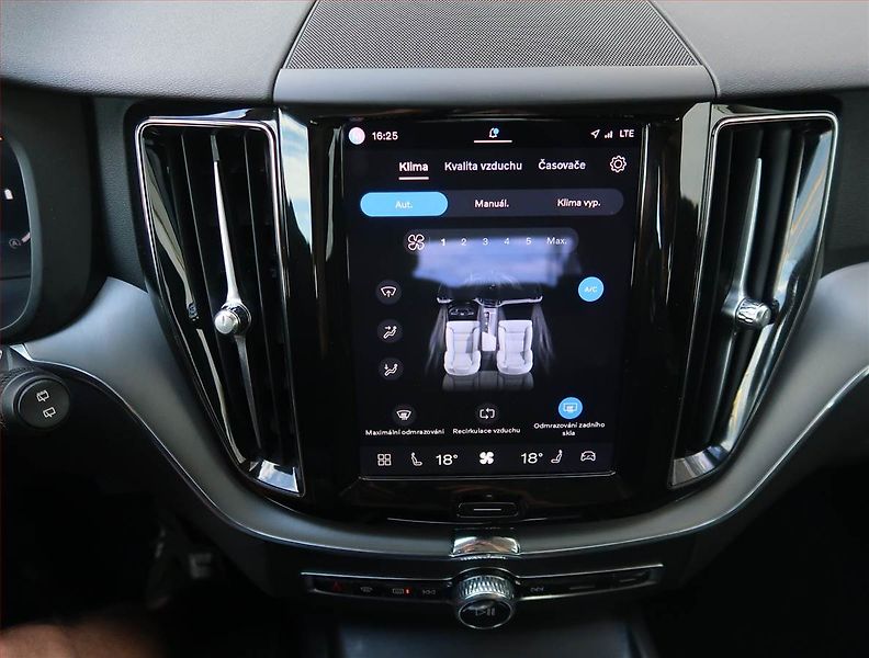 Volvo XC60 (2023) B4 AWD - fotka 22 z 27