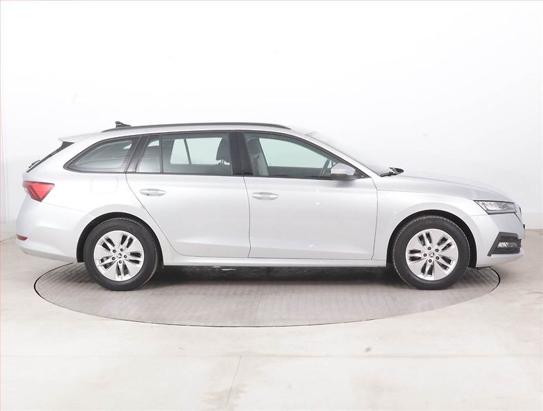 Škoda Octavia (2022) Ambition 2.0 TDI, ČR,1.maj - fotka 6 z 15
