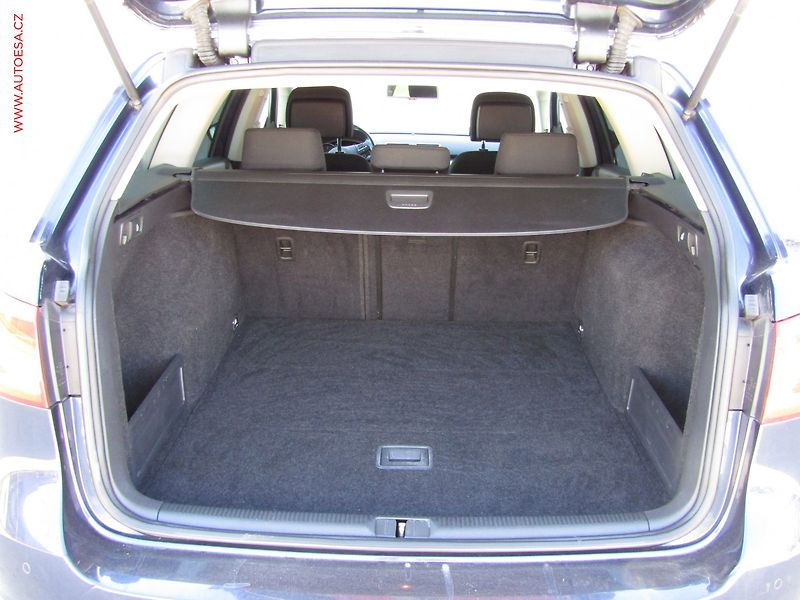 Volkswagen Passat (2013) 1.6TDi, AC, tempo, park.asist - fotka 7 z 16
