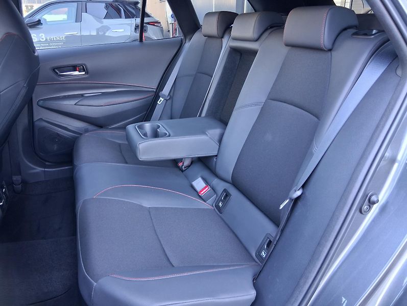 Toyota Corolla GR DYNAMIC 2.0 Hyb. 144 kW  - fotka 5 z 29