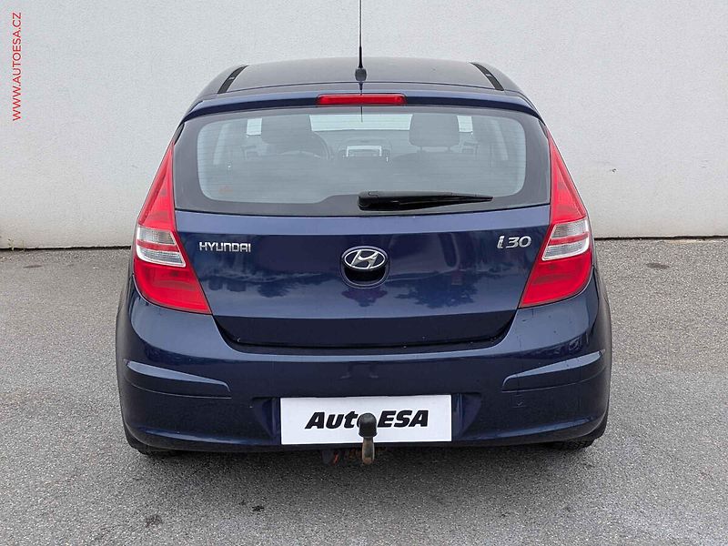Hyundai i30 (2007) 1.4i, ČR, AC, tažné - fotka 5 z 12