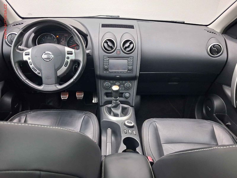 Nissan Qashqai (2012) 2.0 4x4, Tekna, xenon, navi - fotka 8 z 19