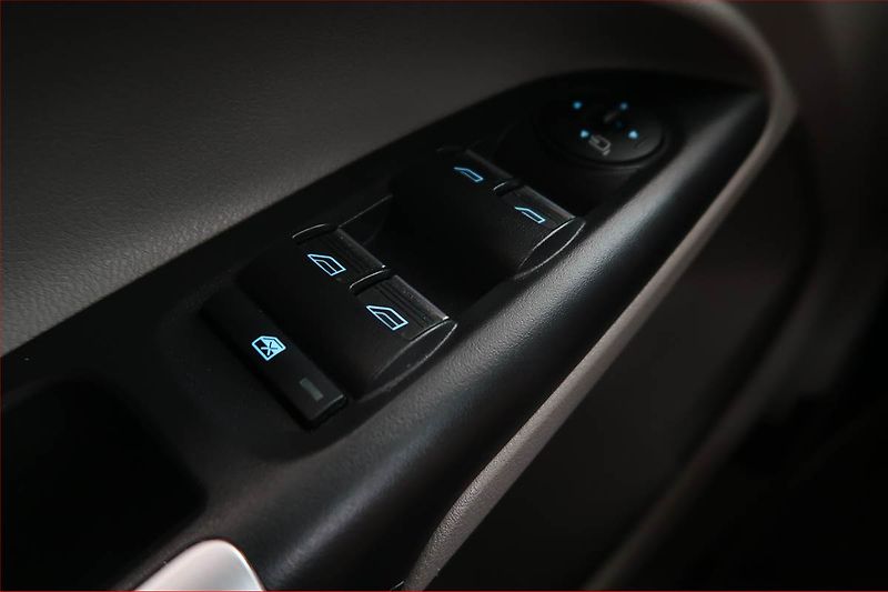 Ford Tourneo Connect (2018) Titanium 1.5 EcoBlue, 7Míst - fotka 21 z 21