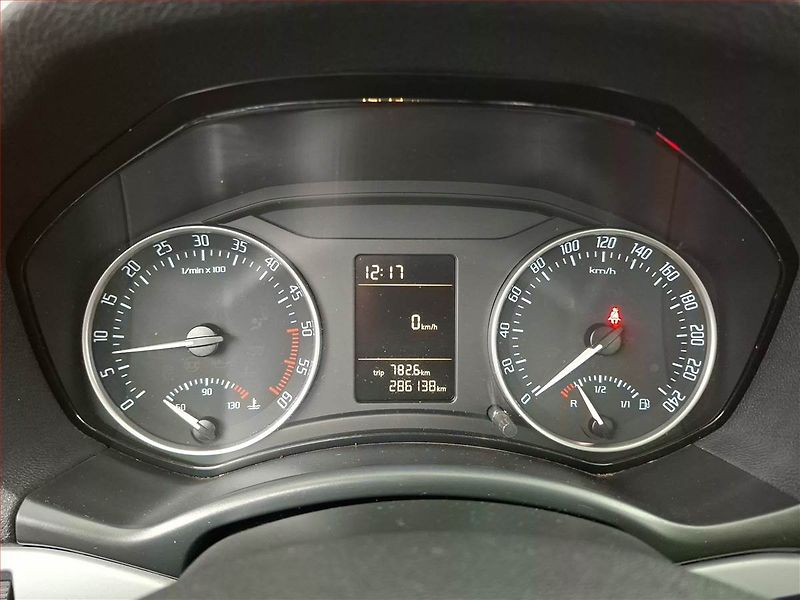 Škoda Octavia (2011) Ambiente 1.6 TDI, nová STK - fotka 11 z 14