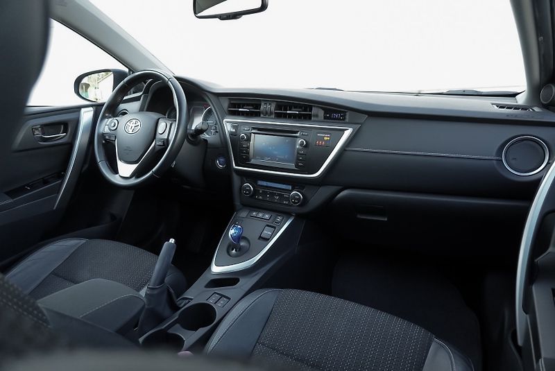 Toyota Auris 1.8i/Hybrid/Pano/NAVI/ - fotka 21 z 27