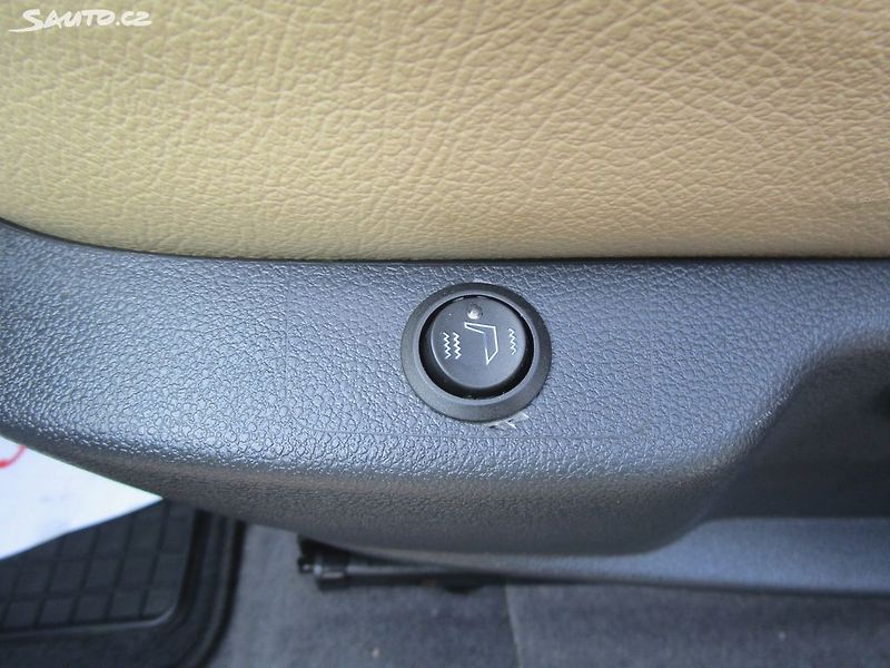 Peugeot 5008 1,6 - 115KW - NOVÁ STK - fotka 35 z 36