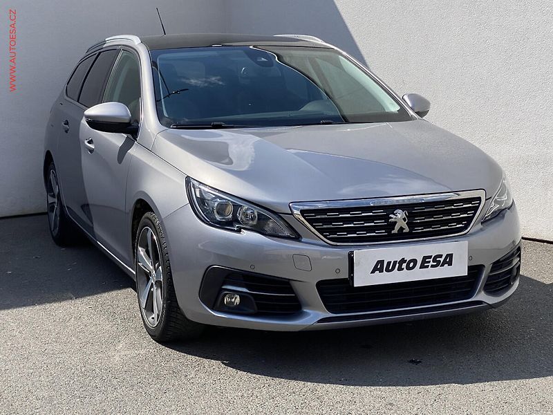 Peugeot 308 (2018) 1.5 HDi, Allure, panor, navi - fotografie inzerátu