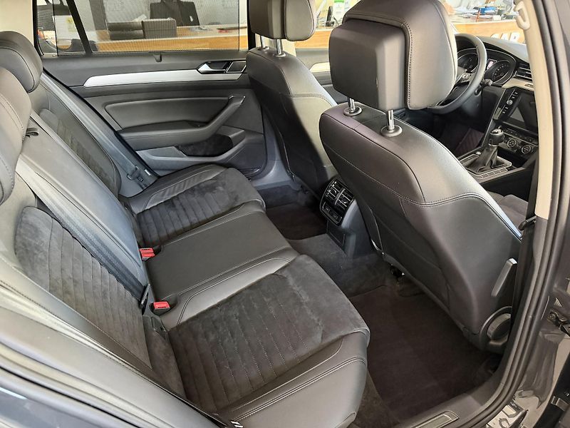 Volkswagen Passat 2.0TDI 110kW - fotka 16 z 17