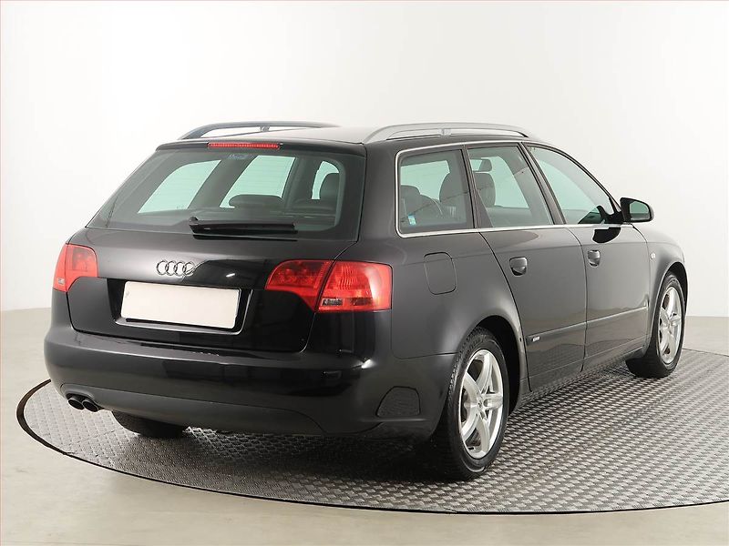 Audi A4 (2005) S-Line 2.0 TDI - fotka 5 z 15