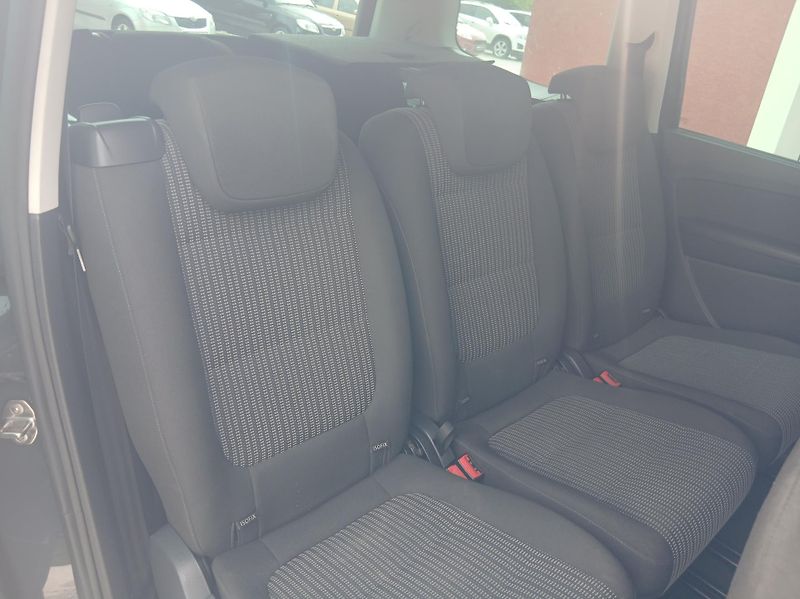 Seat Alhambra 2.0 TDi 7míst DSG - fotka 17 z 40