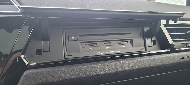 Volkswagen Touran (2016) 1,4TSi 110kW benzín DSG FuLLeD - fotka 33 z 44