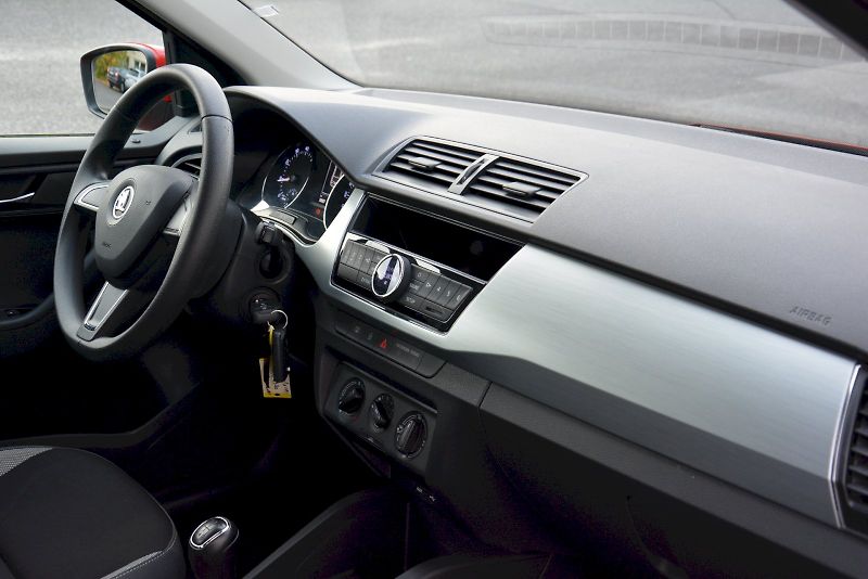 Škoda Fabia (2015) 1.0 MPI 44 KW Ambition - fotka 16 z 22