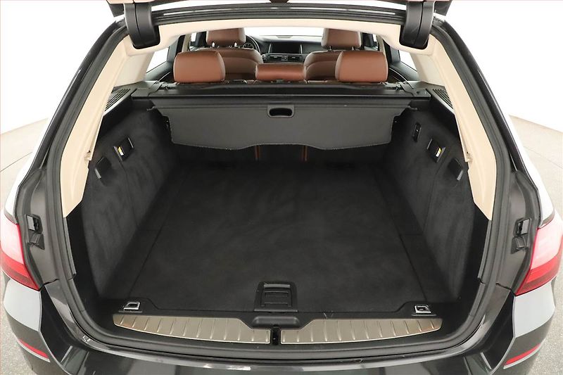 BMW Řada 5 (2016) 525d, Automat, Navi, Bi-Xenony - fotka 19 z 20