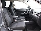 Mitsubishi Outlander 2,0 MIVEC 110kW Intense 4WD - náhled 11