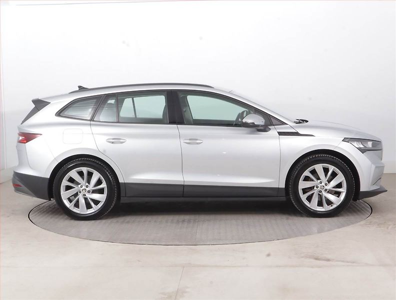 Škoda Enyaq (2021) Suite 60 (62 kWh), SoH 92% - fotka 6 z 18