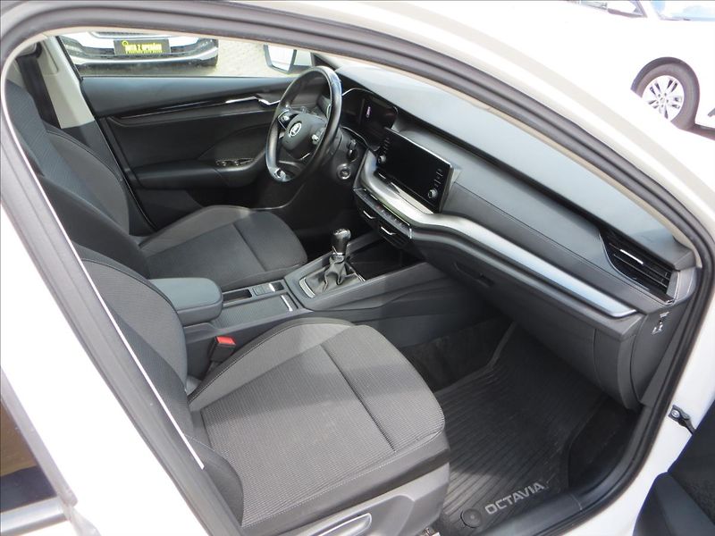 Škoda Octavia 2,0 TDI 85kW Ambition ČR - fotka 10 z 24