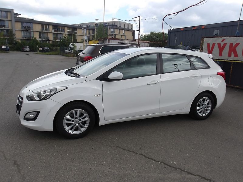 Hyundai i30 1,6i ČR - fotka 2 z 27