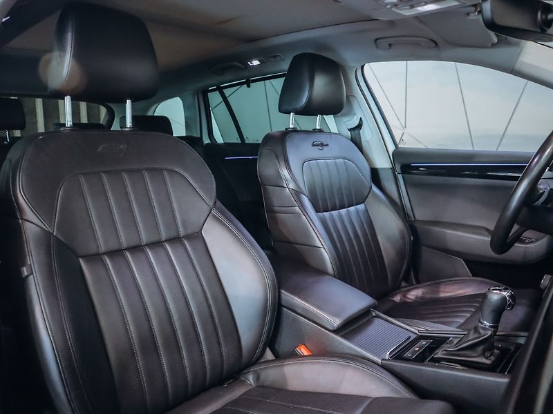 Škoda Superb 2.0 TDI DSG 140kW 4x4 L&K - fotka 21 z 25
