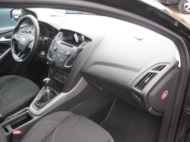 Ford Focus 1.0i 92 kW Ecob SPORT DPH-ČR! - fotka 19 z 23