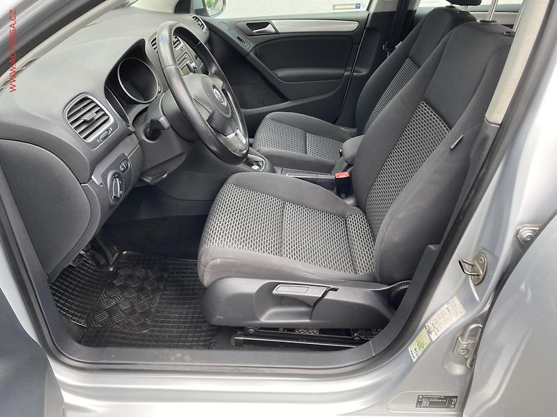 Volkswagen Golf (2010) 1.6 TDi, ČR, Trendline, AC - fotka 9 z 16