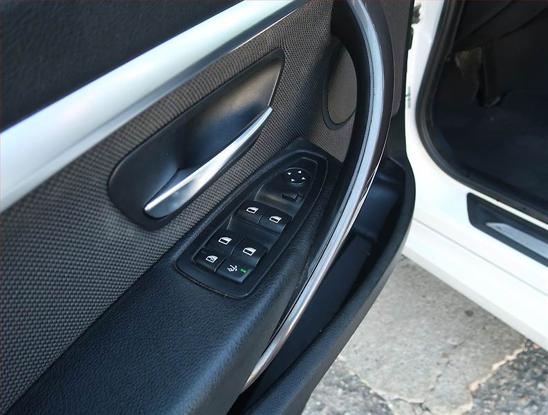 BMW Řada 3 (2014) 320d xDrive GT, 4X4, Automat - fotka 18 z 22