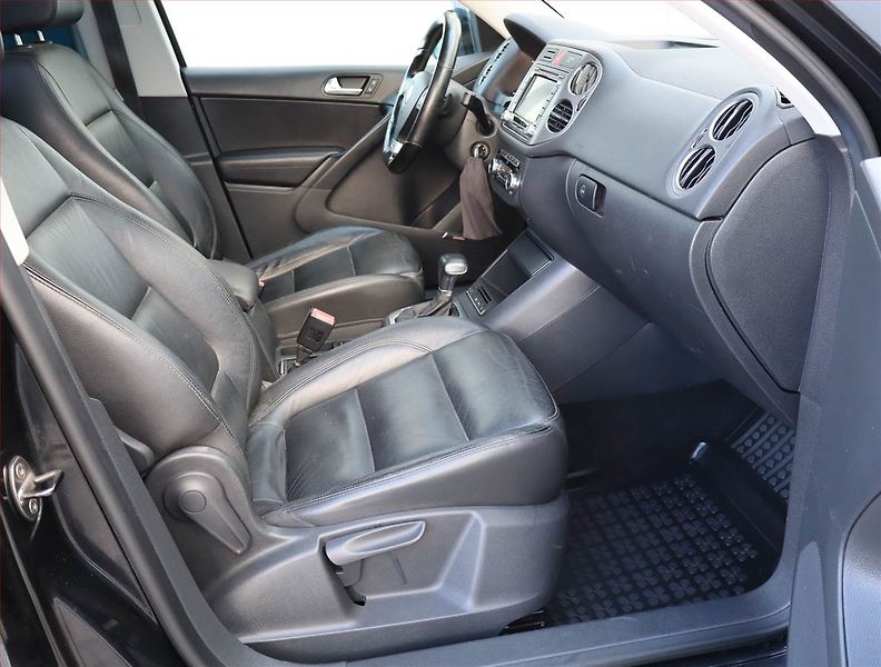 Volkswagen Tiguan (2010) R-Line 2.0 TSI, 4X4, Automat - fotka 9 z 19