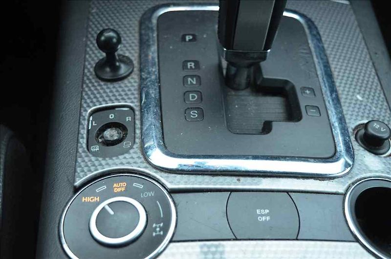 Volkswagen Touareg (2008) 2,5 TDI - fotka 18 z 19
