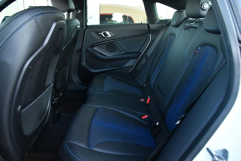 BMW Řada 2 218d M-SPORT 1M ČR - fotka 13 z 42