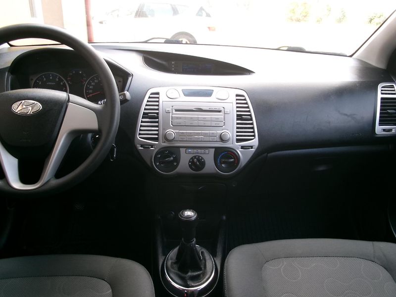 Hyundai i20 (2012) 1,2i KLIMA ČR ISOFIX - fotka 12 z 27