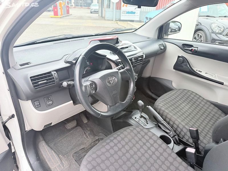 Toyota iQ 1.0 automat - fotka 9 z 22
